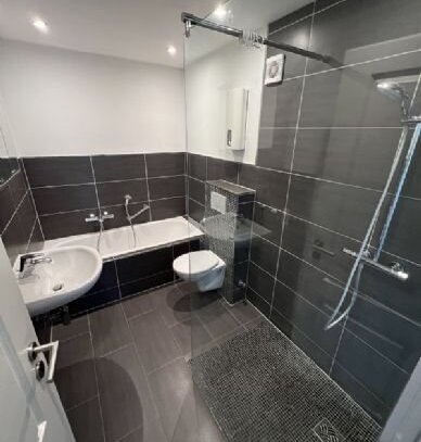 Moderne 3-Zimmer-Wohnung in toller Kurzentrumslage, Bad mit Dusche und Wanne.......