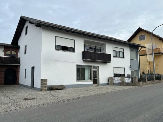 Wohn- und Geschäftshaus in Bernhardswald