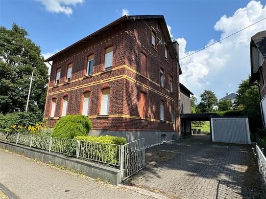 Mehrgenerationenhaus in Grevenbrück mit großem Garten!