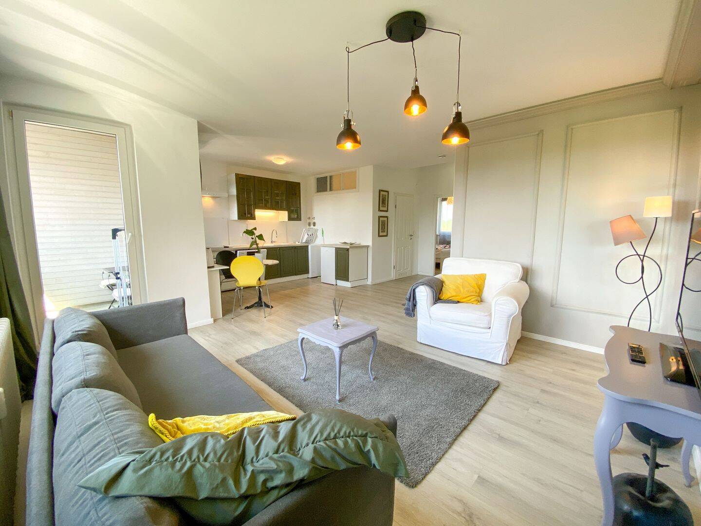 Zu Vermieten: Helle 2-Zimmer Dachgeschosswohnung mit Balkon in Charlottenburg - Foto 1