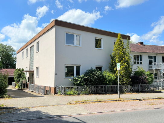 PURNHAGEN-IMMOBILIEN - Bremen-Farge / Rekum - Kapitalanlage - freist. 4-Parteienhaus mit 3 Garagen