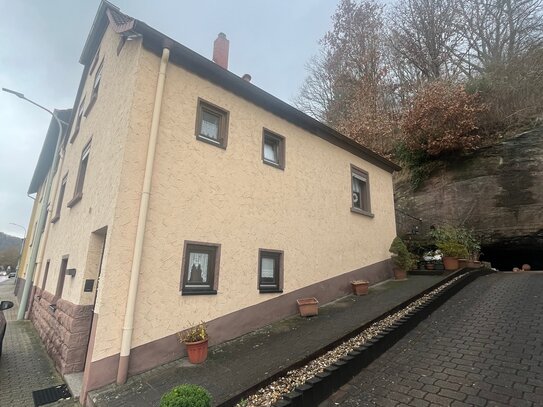 Schönes 1-2 Familienhaus mit separatem Grundstück in Thaleischweiler zu verkaufen!