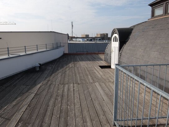 Zentrum - repräsentative, ruhige & großzügige Dachgeschoßwohnung mit imposanter Dachterrasse