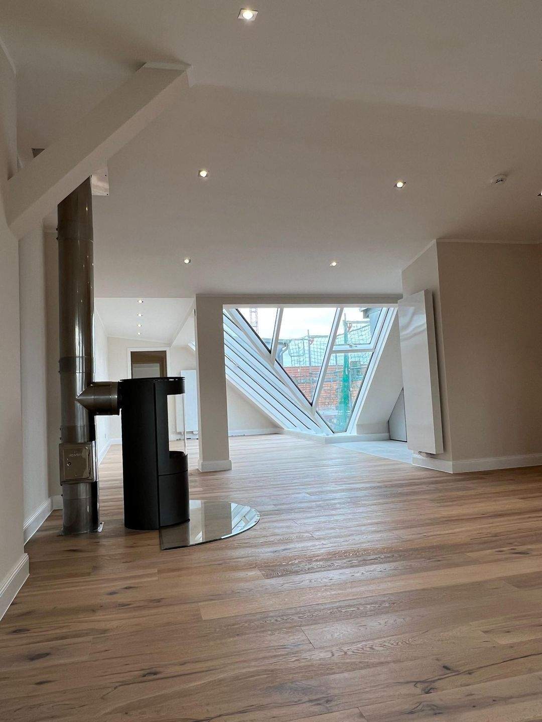 Wohnen auf höchstem Niveau - großzügige Dachgeschosswohnung mit Sauna - Photo 1