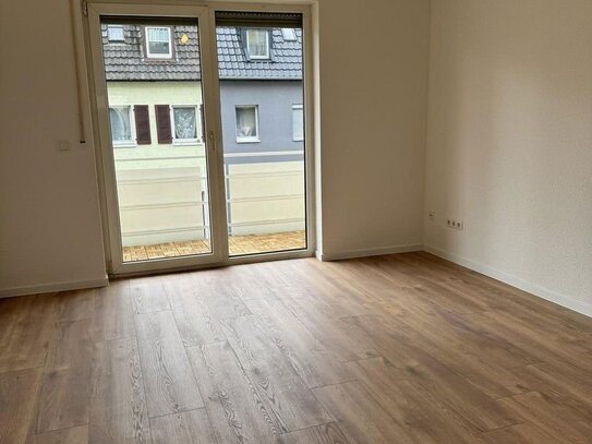 Geschmackvolle, vollständig modernisierte 3-Raum-Wohnung mit Balkon