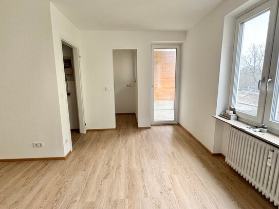 Nähe FH u. Wöhrder Wiese ! Renovierte 1-ZW, 26 m², 3.OG mit kleinem Balkon