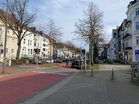 Gepflegtes 9-Parteien Mehrfamilienhaus in exklusiver Wohnadresse im Bremer Bürgerparkviertel. 8 möblierte und eine groß…