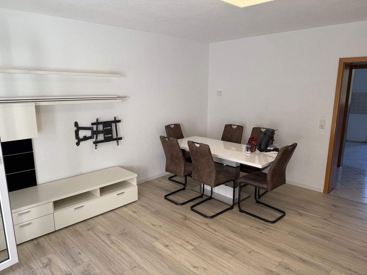 Helle 3-Zimmerwohnung in Stuttgart Bad-Cannstatt (Kaltmiete 1375€)