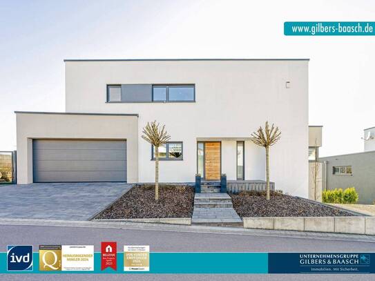 Freudenburg bei Saarburg: Modernes, energieeffizientes Einfamilienhaus mit Garten, Sauna und Garagen