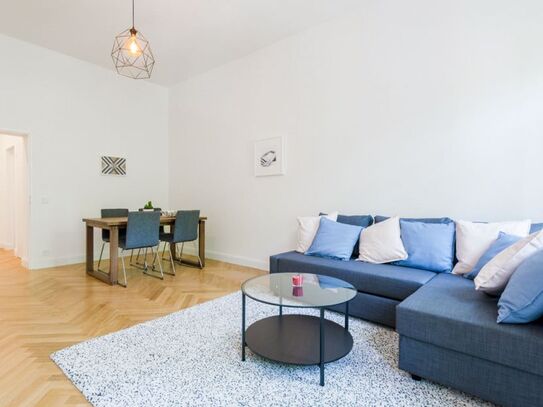 Frisch saniertes und vollständig neu möbliertes Apartment am Zionskirchplatz!