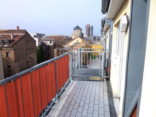 lichtdurchflutete DG-Wohnung mit Westbalkon