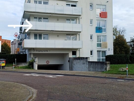 Schöne helle seniorengerechte 3-Zimmer-Wohnung mit großem Balkon, gehobener Innenausstattung und Einbauküche