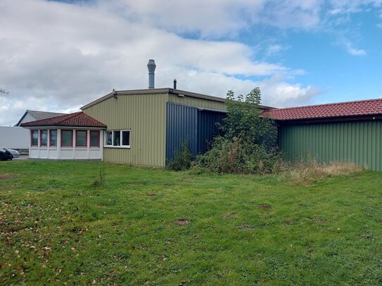 Produktionshalle mit KFZ-Werkstatt, Büro, Kantine, Lager und vielen KFZ-Stellpläzen in Barntrup!