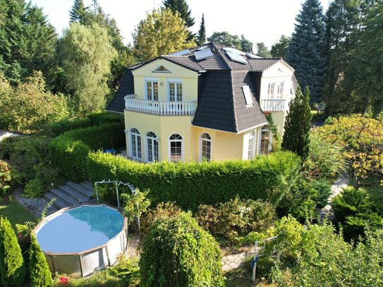 Repräsentative Villa mit separater Gewerbeeinheit und großzügigem Garten