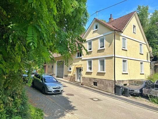 Einfamilienhaus mit großem Grundstück und geräumigem Ökonomiegebäude!