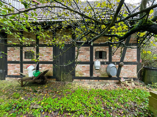 Bauland mit Resthofcharakter und großflächiger Wiese inkl. diverser Nebenanlagen, Garage, Werkstatt und Nutzungsmöglich…