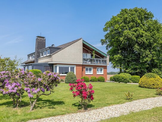 Zweifamilienhaus - Mehrgenerationshaus mit Blick über Wiesen und Felder in Louisendorf