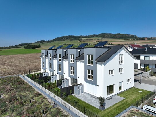 Neubau - Reihenendhaus in attraktivem Neubaugebiet - inkl. Solaranlage, Einbauküche, Carport, Wallbox uvm.