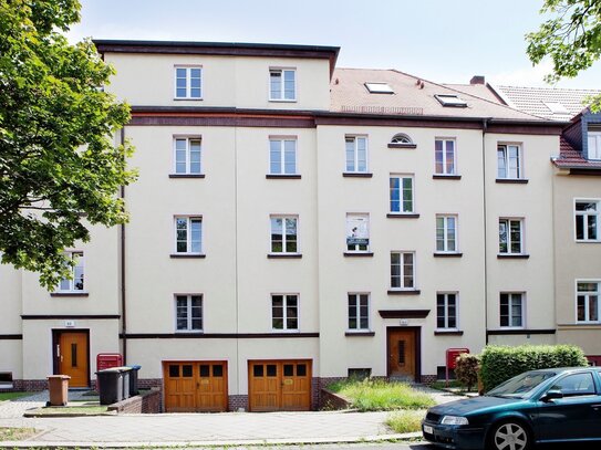 Leutzsch - 2-Zimmer-Wohnung in ruhiger Seitenstraßenlage mit Parkett und gepflegtem Mietergarten