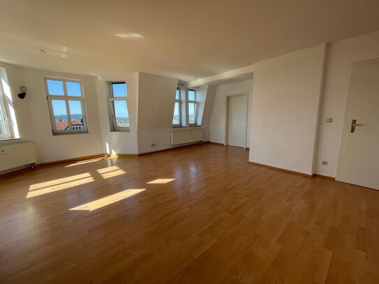 Zentrale 3-Zimmer Wohnung im 3.OG mit Stellplatz und Einbauküche!