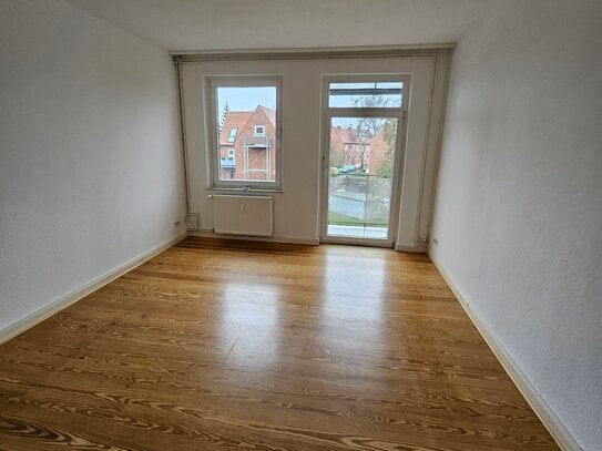 3 Zimmer mit Balkon und Stellplatz vor der Tür