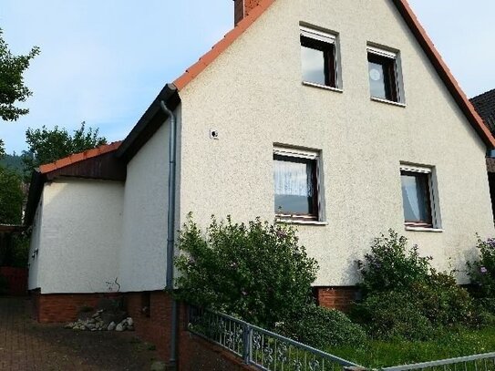 Stark modernisiertes Einfamilienhaus mit sehr gr. Garage, Garten und Loggia direkt in Bodenwerder!