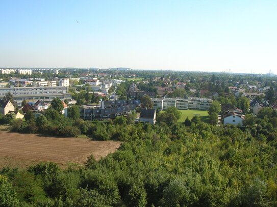 ruhige gut geschnittene 2-Zi- Wohnung mit toller Weitsicht im 13. OG direkt am Lerchenauer See ( Lerchenau - West )