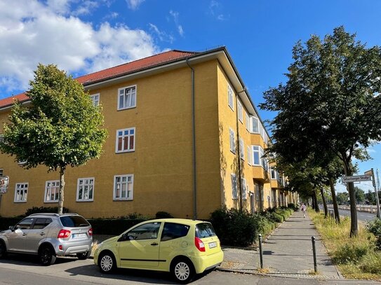 Ruhige 2-Zimmer Wohnung in der 1. Etage, mit Einbauküche und Bad mit Badewanne