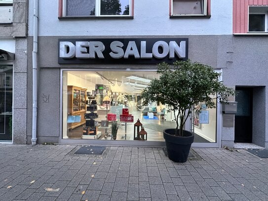 Zweigeschossige Büro-/Ladenfläche mit Schaufenster