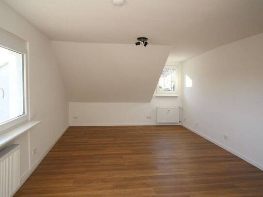 Moderne 2 Zimmer DG-Wohnung mit EBK