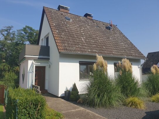 Teil Modernisiertes Einfamilienhaus mit Keller, Garten & Garage