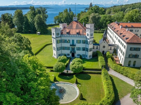 Schloss Possenhofen: Prachtvolle Beletage mit Seeblick samt Dachgeschoss