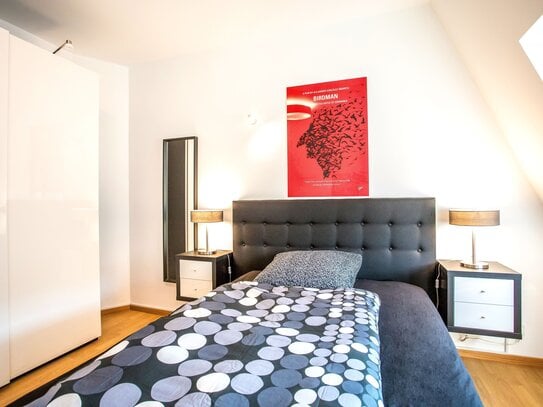 Ab Sofort - modern & hochwertig ausgestattetes Zimmer in schöner 4er WG - mitten im Szeneviertel