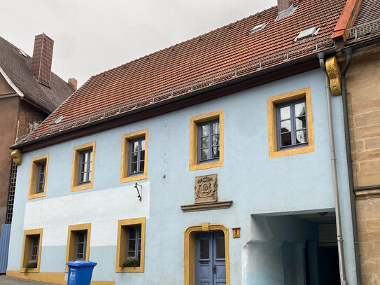 Charmantes Wohn- und Geschäftshaus im Zentrum von Creußen!