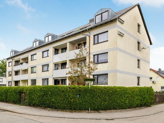 Charmante Dachgeschosswohnung mit zwei Zimmern und Loggia