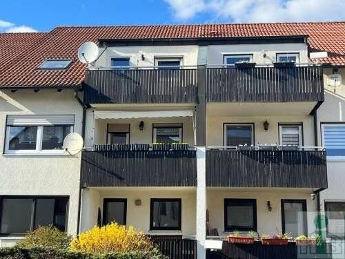 Schicke 3-Raum-DG-Wohnung mit Balkon und Einbauküche in 02629 Doberschau zu vermieten!