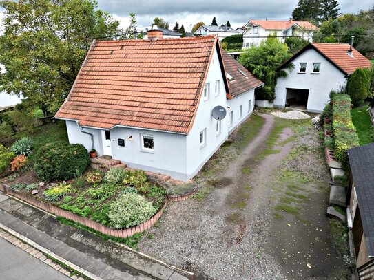 Großzügiges Einfamilienhaus mit großem Grundstück und Gartenhaus in ruhiger Lage von Lebach