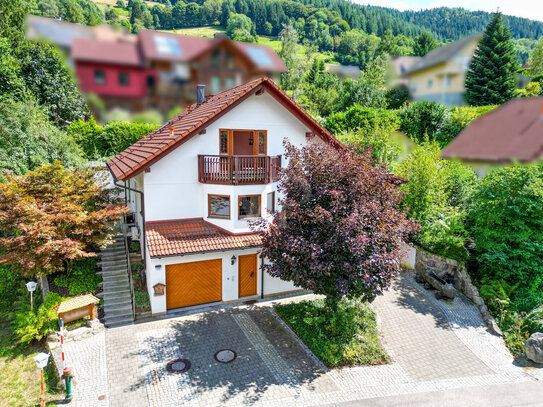 Schönes Einfamilienhaus in Hanglage und Südterasse