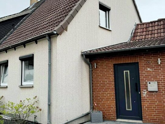 Modernes Reihenendhaus in Salzgitter Bad: Eleganter Wohnkomfort mit Pool und Außenküche