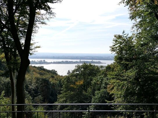 ***HAMBURG-BLANKENESE, TRAUMHAFTE MAISONETTEWOHNUNG MIT ELBBLICK ZU VERMIETEN***