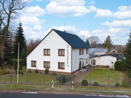 Großes 2-Familienhaus mit Nebengebäude und Garagen in angenehmer Nachbarschaft von Hörsten