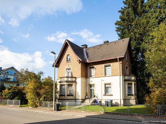 Renovierungsbedürftige Stadtvilla mit Potenzial und großen Grundstück zu verkaufen