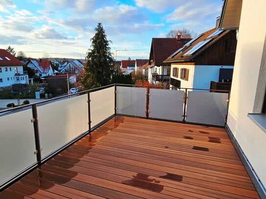 Neuwertige 4-ZKB OG-Whg. mit 12 m² Süd/West-Balkon! Fußbodenheizung/elektrische Rollläden/Videosprechanlage/Keller/Carp…