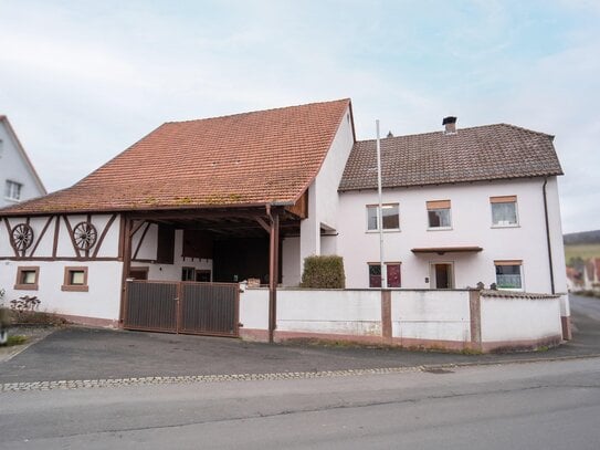 Einfamilienhaus mit Scheune - Ländlicher Wohntraum mit viel Platz!