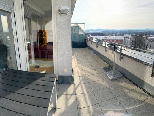 Möblierte 2 Zimmer Wohnung mit sonnigen Dachterrassen und Fernblick