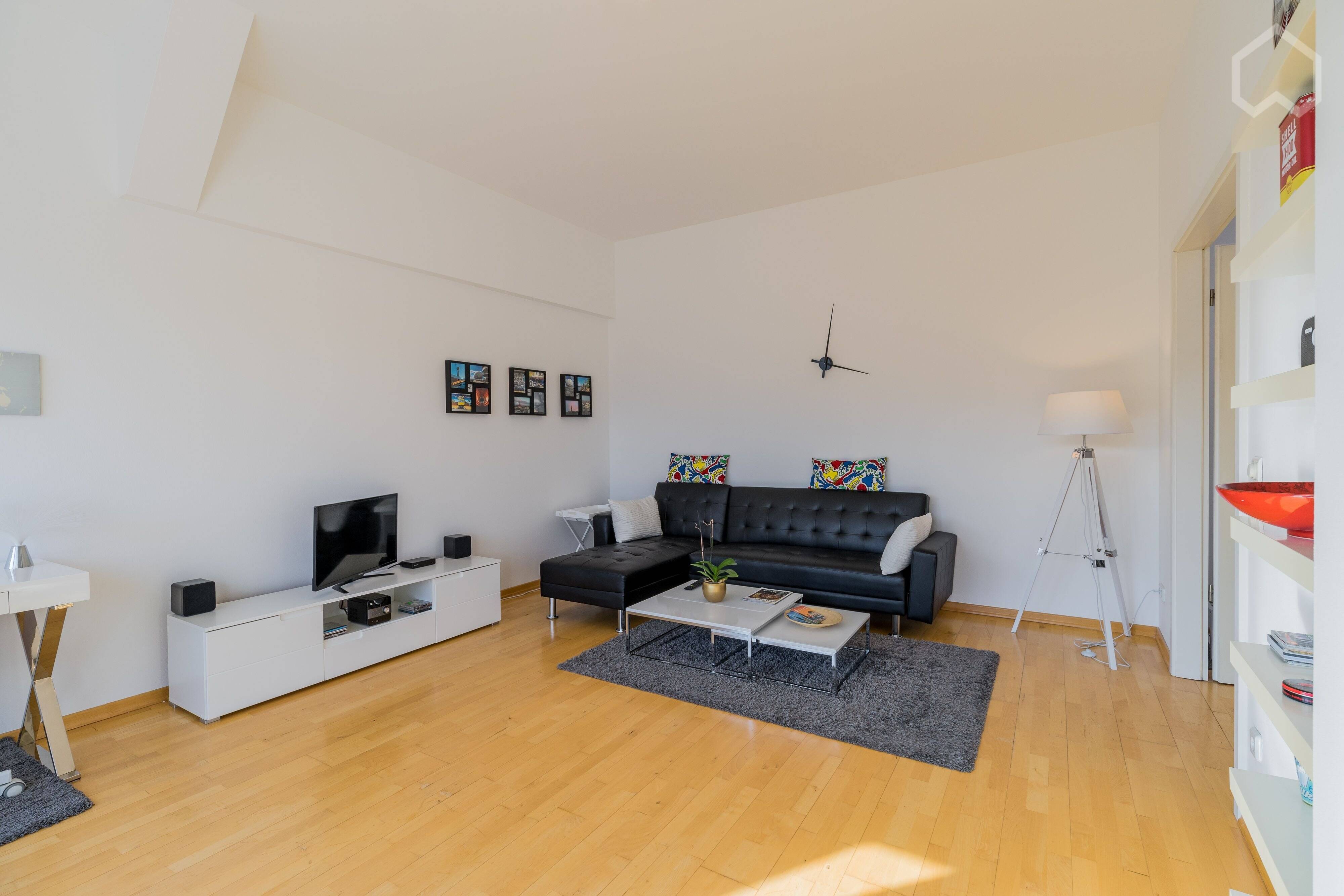 Ruhiges Dachgeschoss mit 2 Zimmern Nähe Helmholtzplatz - Photo 1