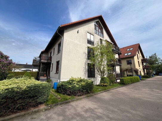 Für Eigennutzer. Schöne 3 Zimmer Maisonette-Dachgeschoss-Wohnung mit Garage.