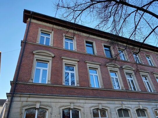 Großzügige 5-Zimmer-Altbauwohnung mit Balkon und Stellplatz