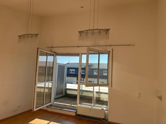 Lichtdurchflute 2-Zi.-DG Wohnung mit 16m² Dachterrasse