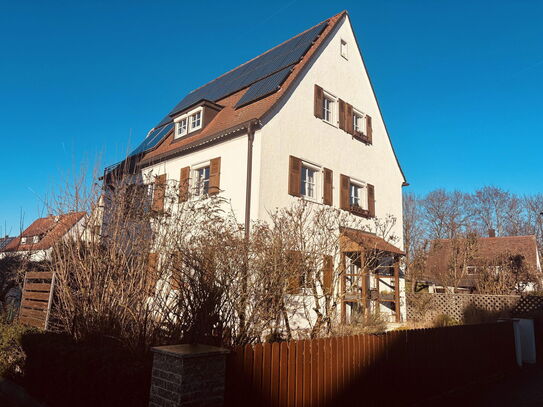 Zweifamilienhaus in zentraler und ruhiger Lage